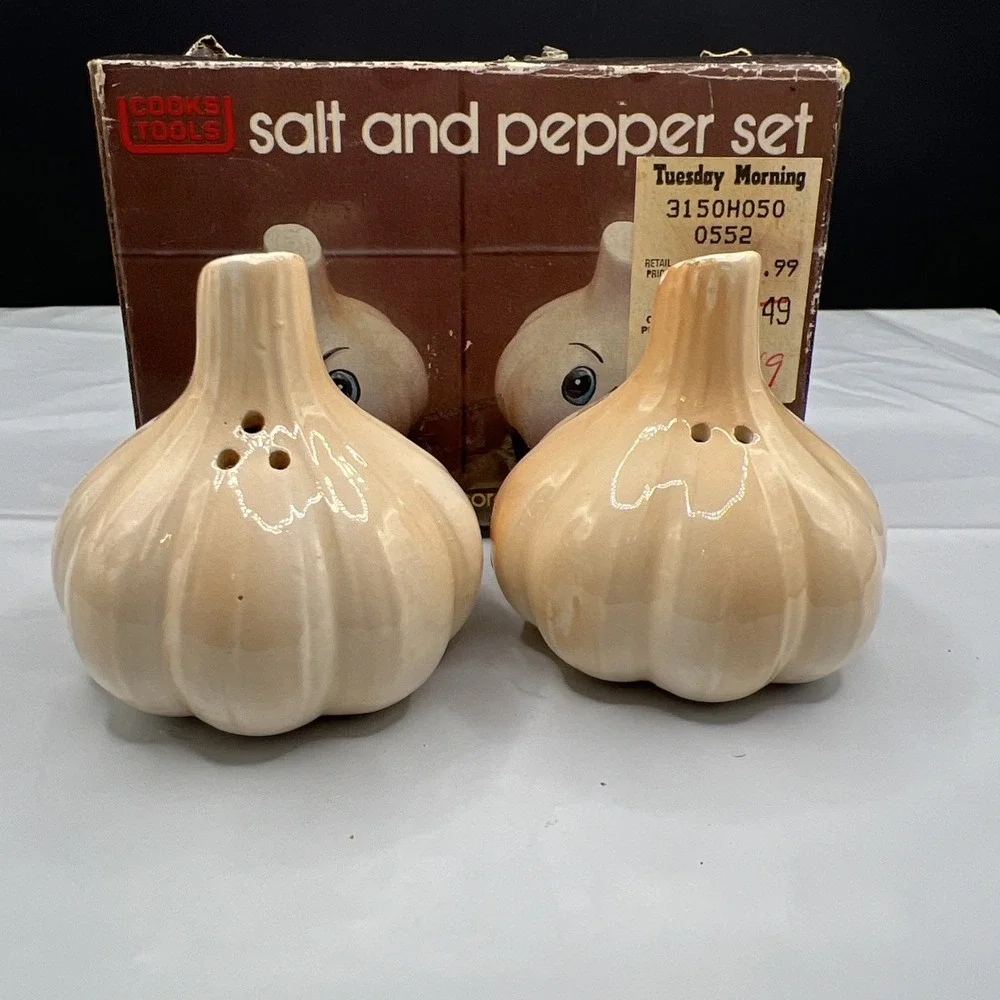 Vintage 1983 Cooks Tools Garlic Salt and Pepper Shakers Set Box Tuesday Morning